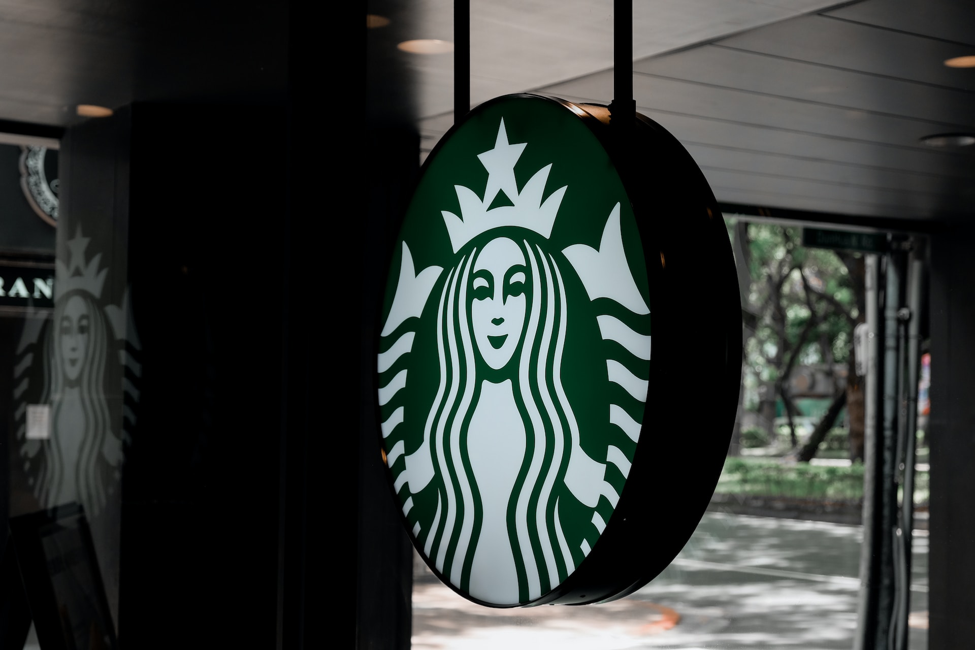 Starbucks Store Branding Logo - Brand: Guide To Building A Strong Identity